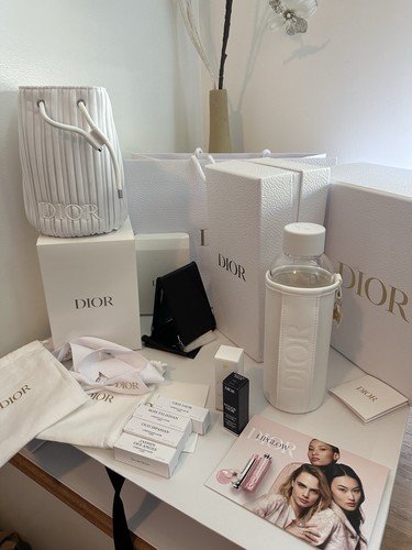 Dior goodies water bottle - goodies:,