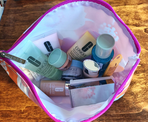 Clinique bundle bag included - -,